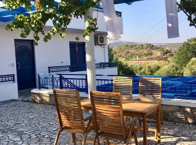 Blue House Lardos